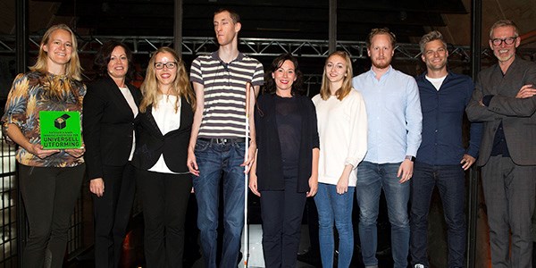 Family and Equality Minister Solveig Horne handed out the award to FINN employees from the Accessibility Team, Product, Innovation and Technology. From left: Maiken Solberg Olsen, Solveig Horne, Lotte Johansen, Tor-Martin Storsletten, Karina Birkeland Lome, Ingrid Vestby Fredriksen, David Håsäther, Nicolai Høge and John Arne Bjerknes (Jury leader).